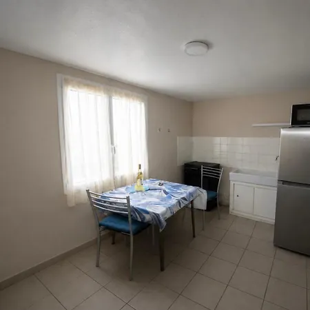 Coloquinte-residence Les Glycines Apartment *